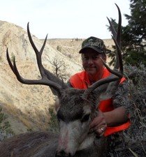 Mule deer hunting in Montana with a hunting guide. Redbone Outfitting is an experienced Montana Hunting Outfitting business. 